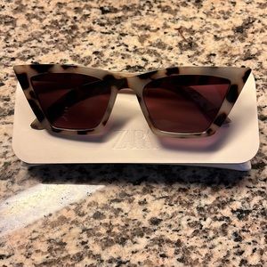 Like New - Zara sunglasses with case!